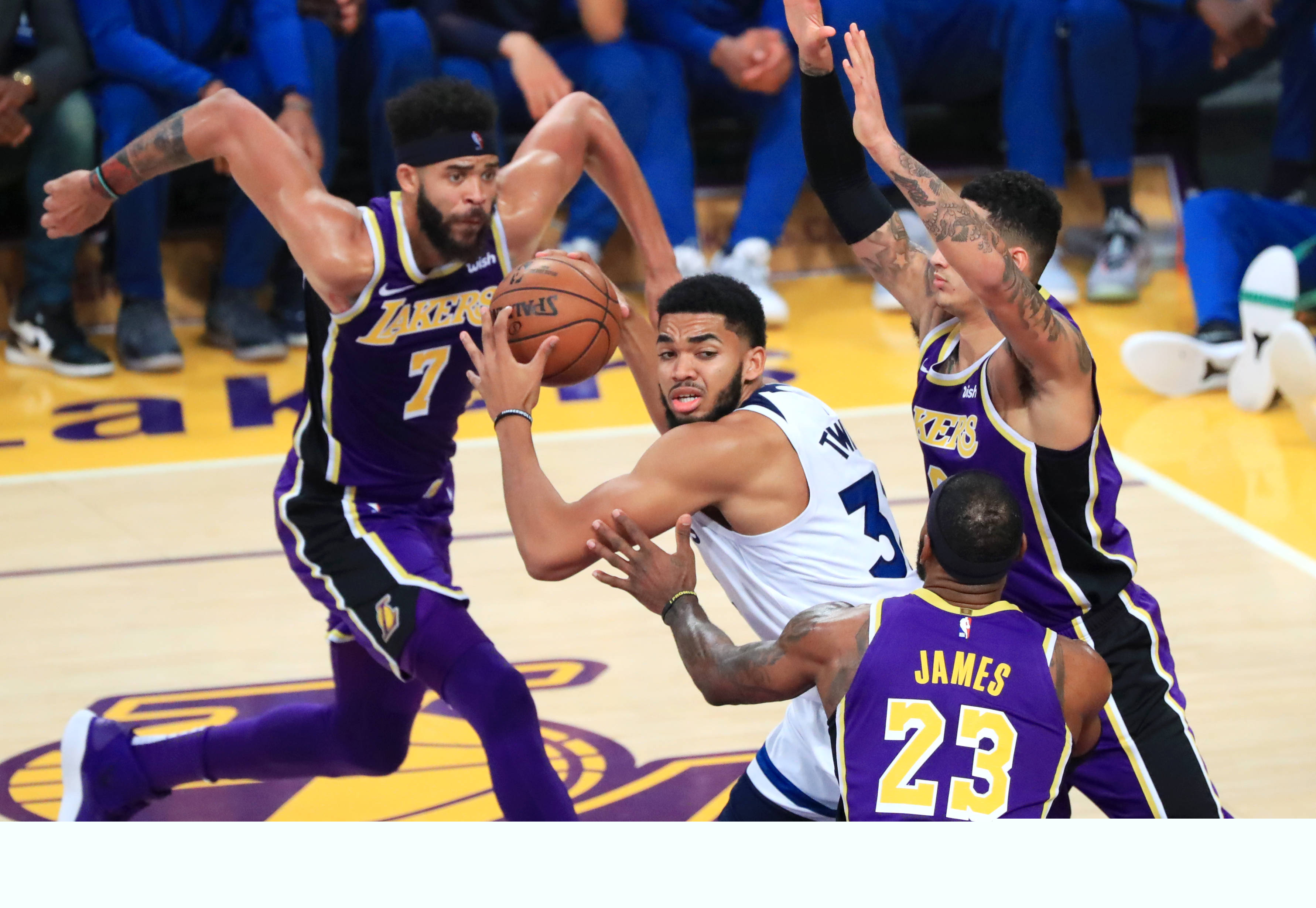 体育英超：加纳乔梅开二度 曼联3-2阿斯顿维拉